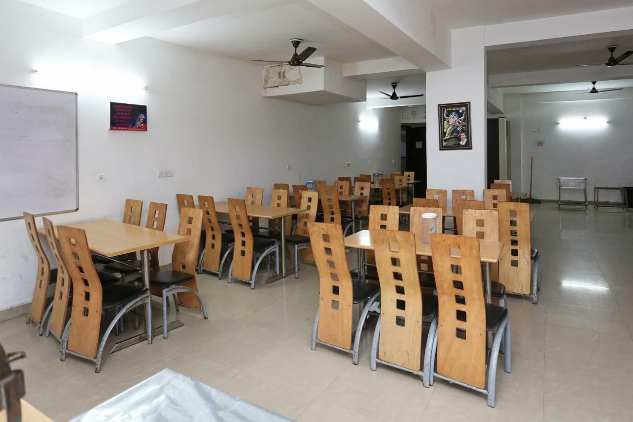 Oyo 13564 Near Prem Mandir Hotel Mathura Eksteriør billede