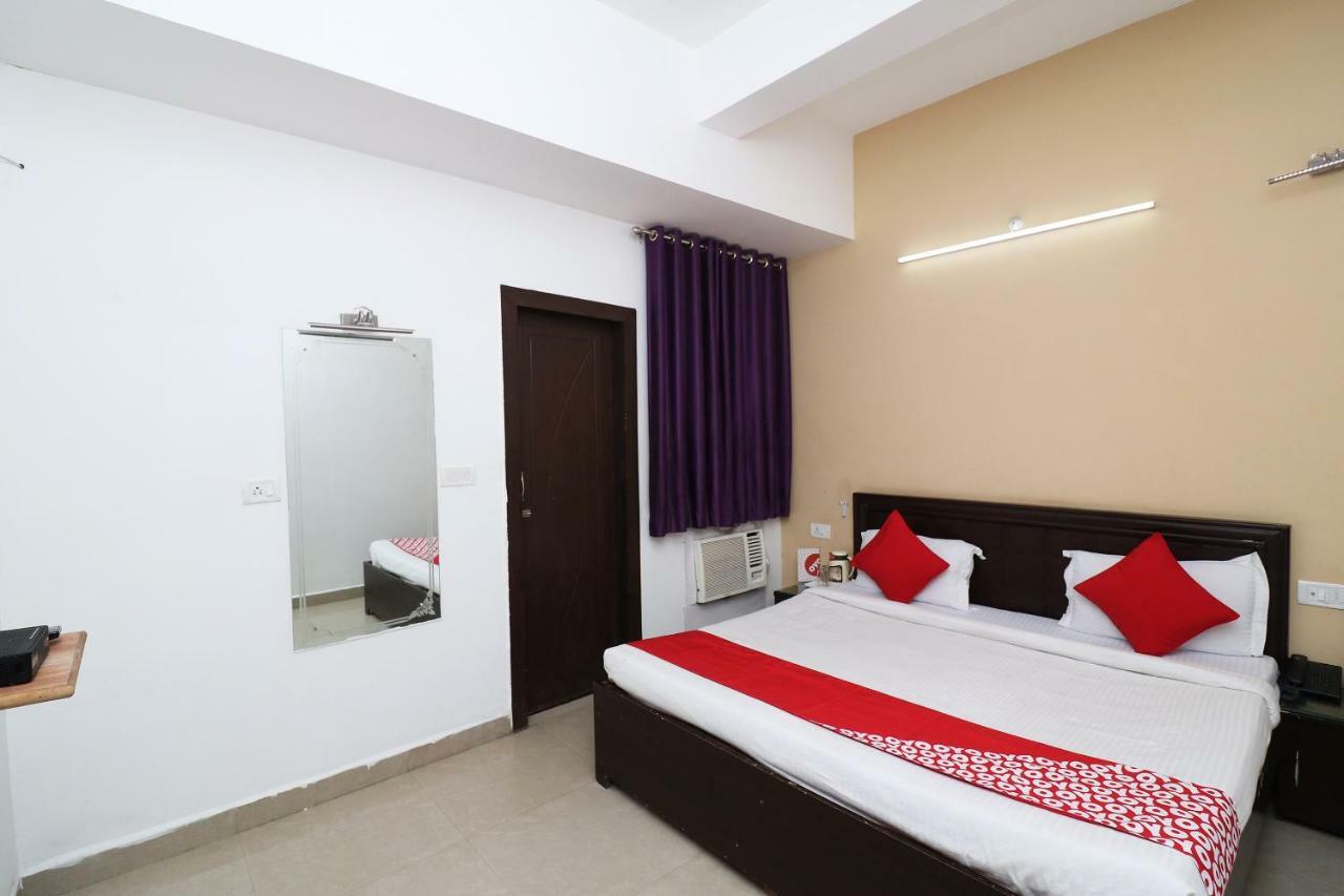 Oyo 13564 Near Prem Mandir Hotel Mathura Eksteriør billede