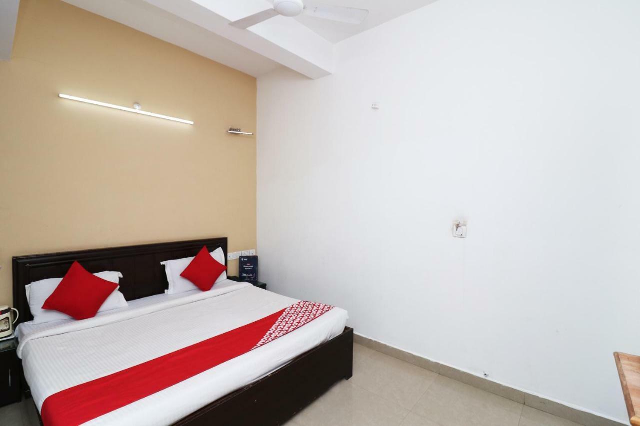 Oyo 13564 Near Prem Mandir Hotel Mathura Eksteriør billede